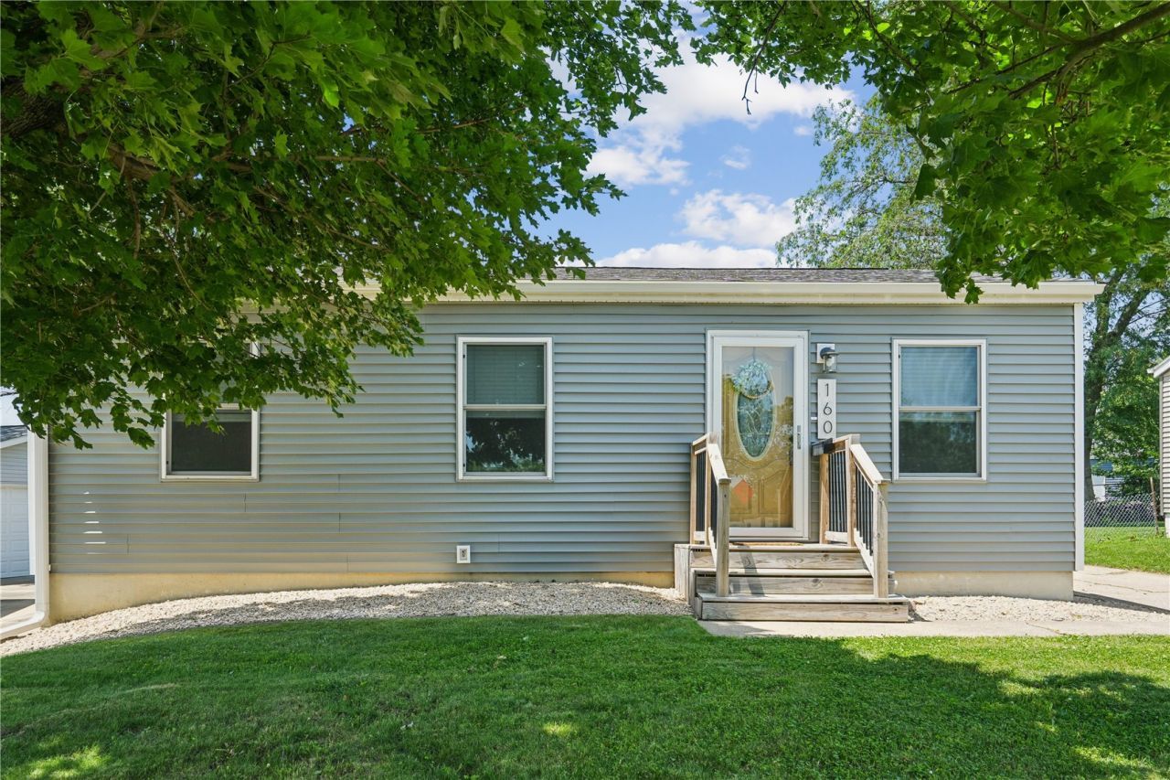 160 West Post Road Nw, Cedar Rapids, IA 52405 Main Photo