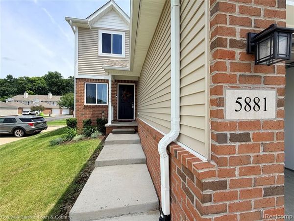 5881 Woodruff View Drive, Brighton Twp, MI 48116