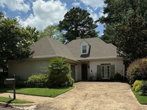 17 Waterford Place, Jackson, MS 39211
