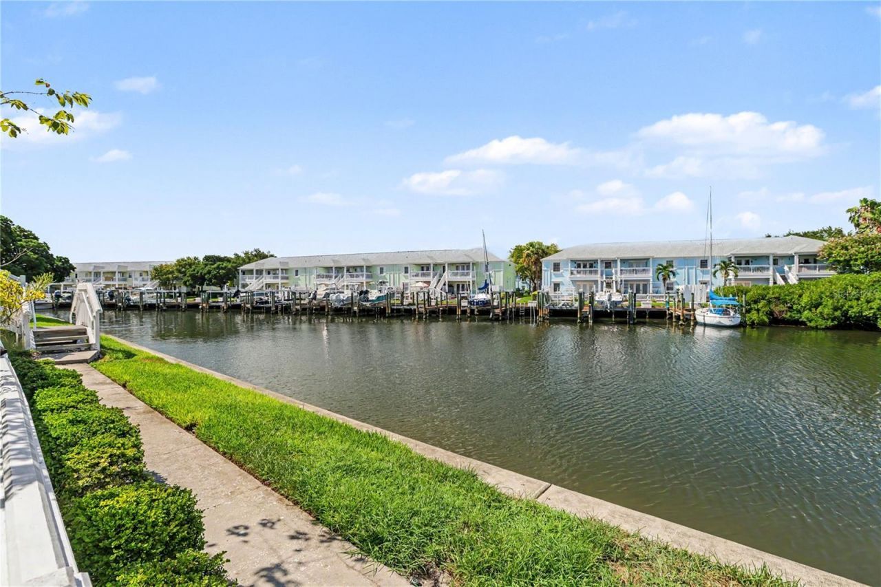 5176 Salmon Drive Se, Unit A, Saint Petersburg, FL 33705 Photo