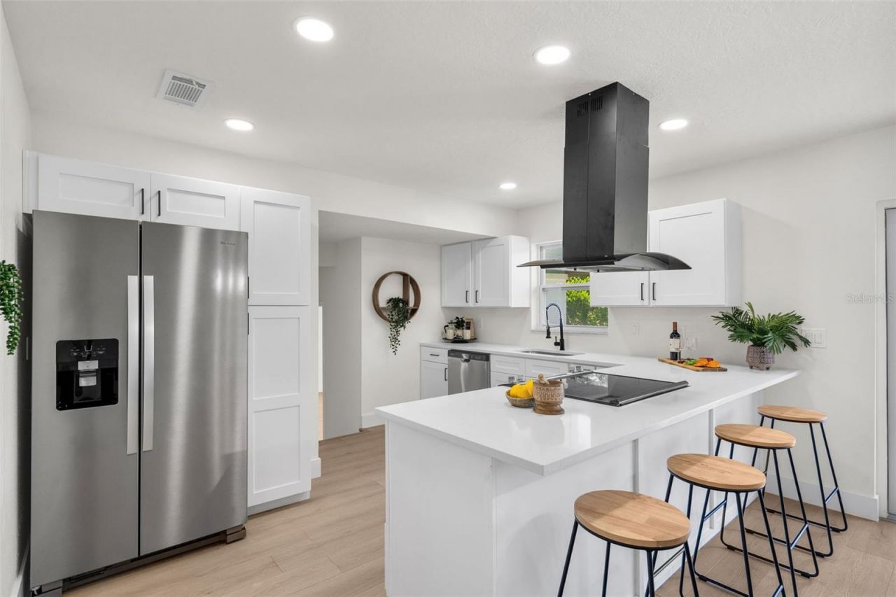 1801 Lakewood Drive S, Saint Petersburg, FL 33714 Photo