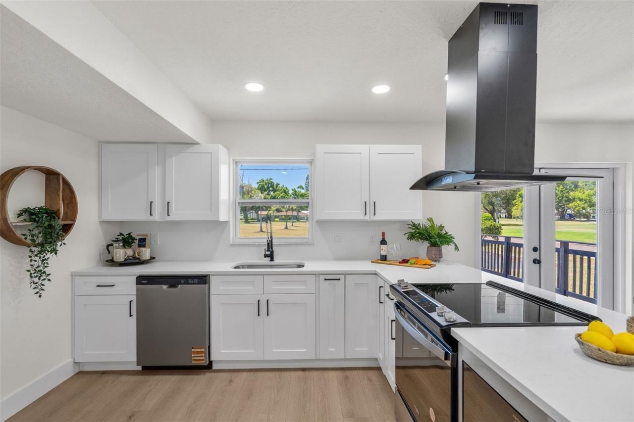 1801 Lakewood Drive S, Saint Petersburg, FL 33714 Photo