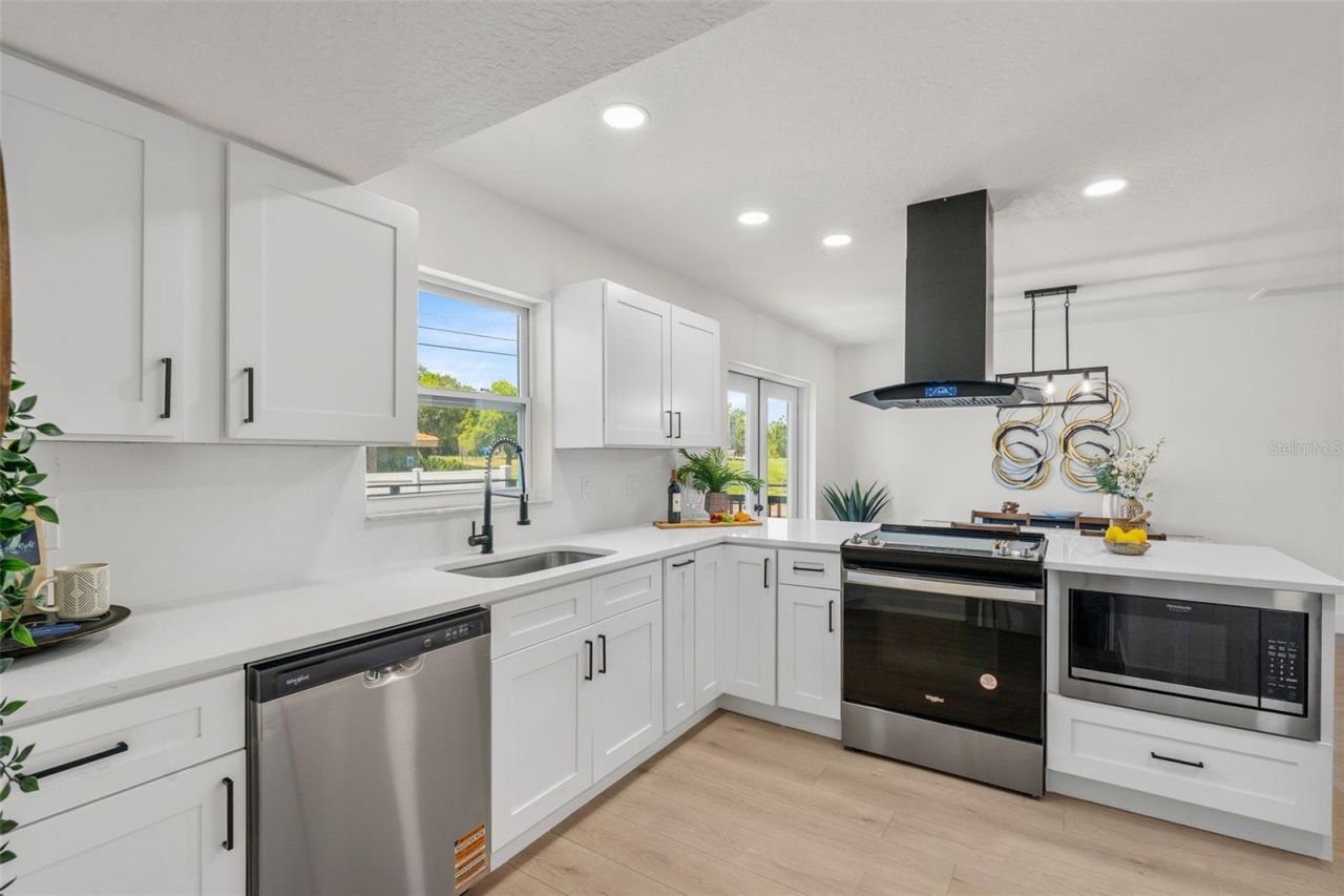 1801 Lakewood Drive S, Saint Petersburg, FL 33714 Photo