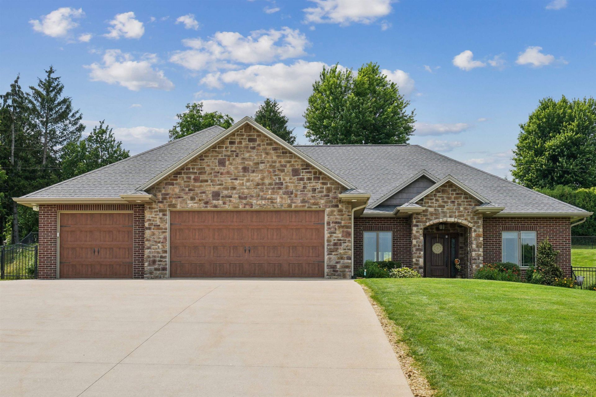 16797 Daisy Trail, Dubuque, IA 52001 Main Photo