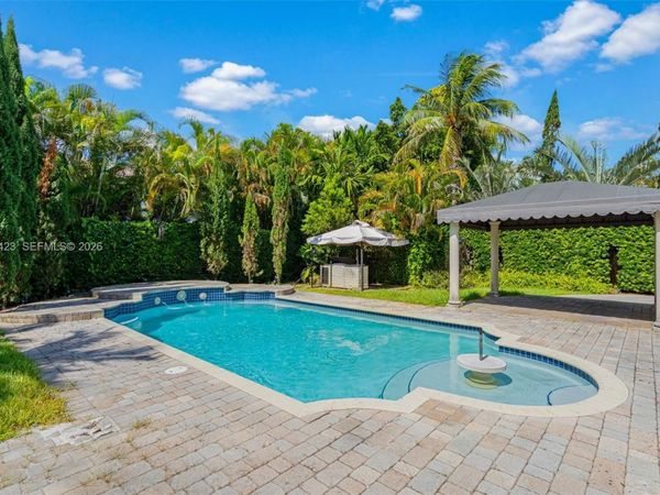 730 NE 116th St , Biscayne Park, FL 33161