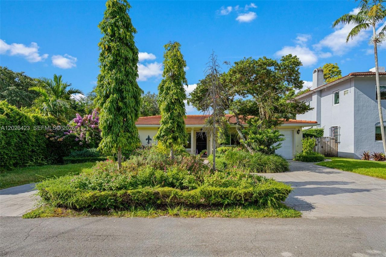 730 NE 116th St , Biscayne Park, FL 33161 Photo