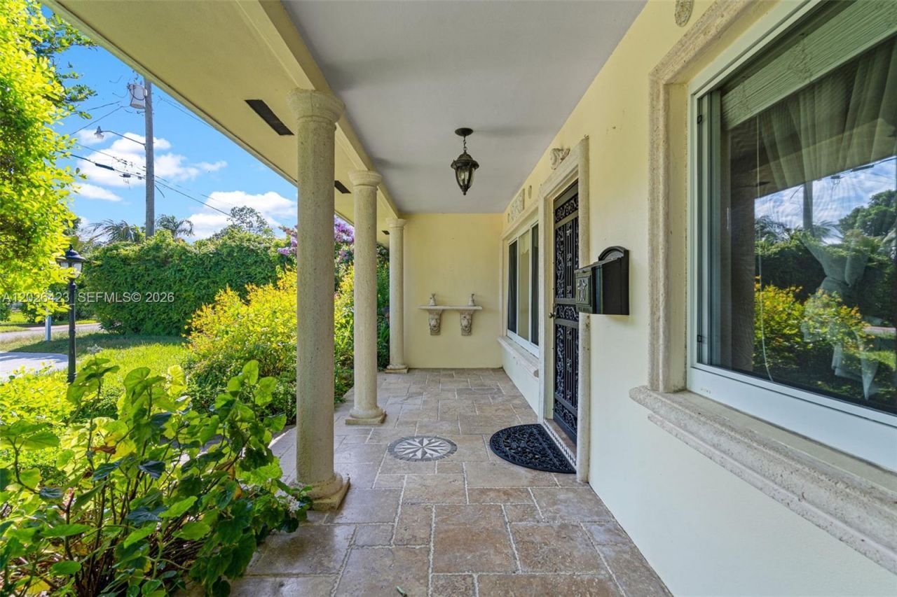 730 NE 116th St , Biscayne Park, FL 33161 Photo