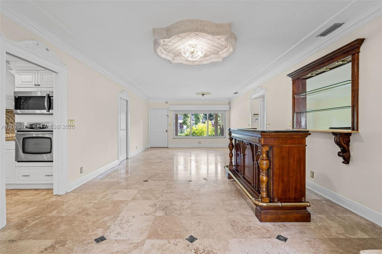 730 NE 116th St , Biscayne Park, FL 33161 Photo