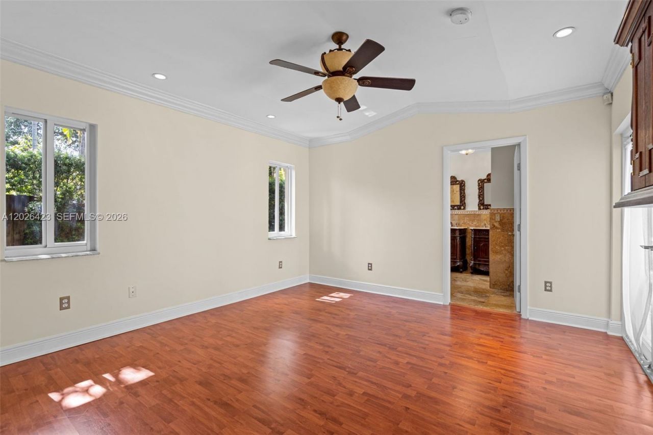 730 NE 116th St , Biscayne Park, FL 33161 Photo