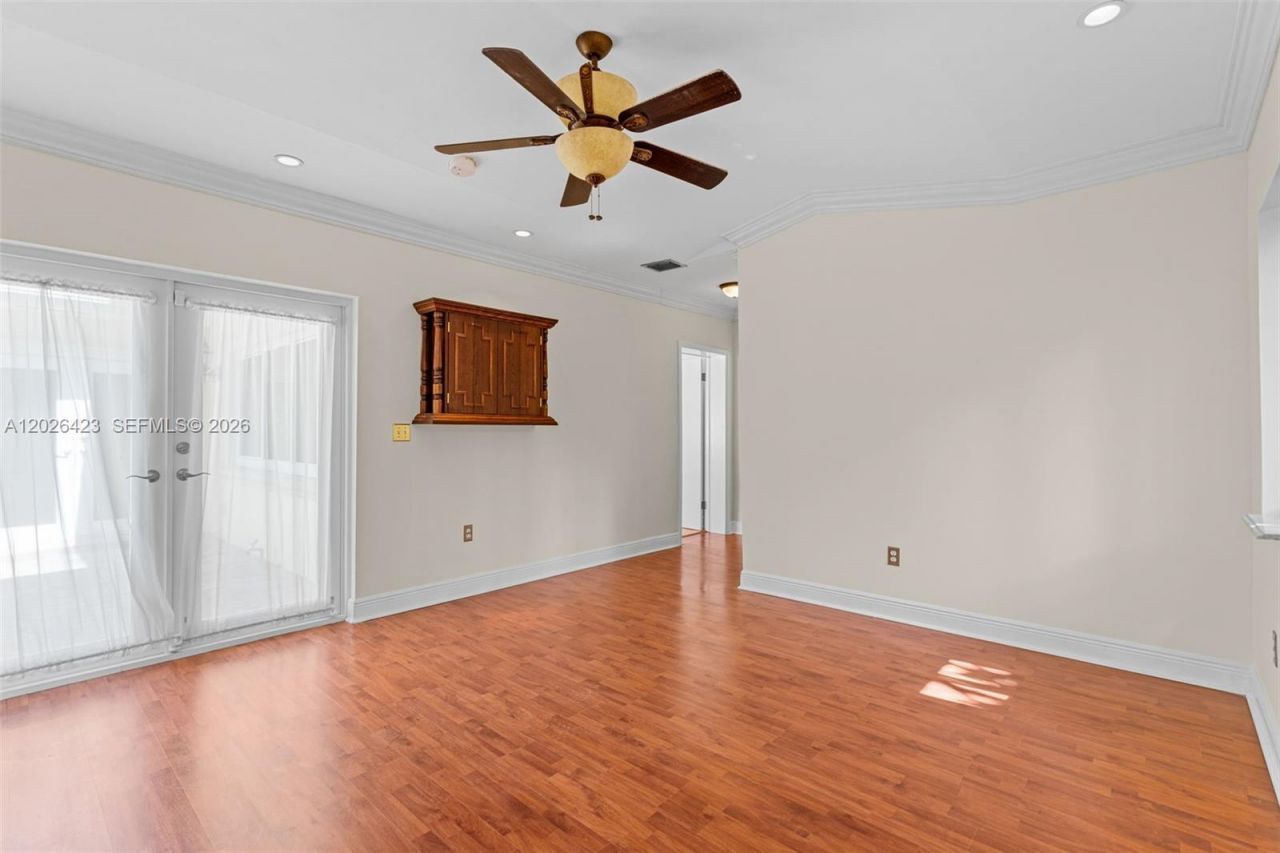 730 NE 116th St , Biscayne Park, FL 33161 Photo
