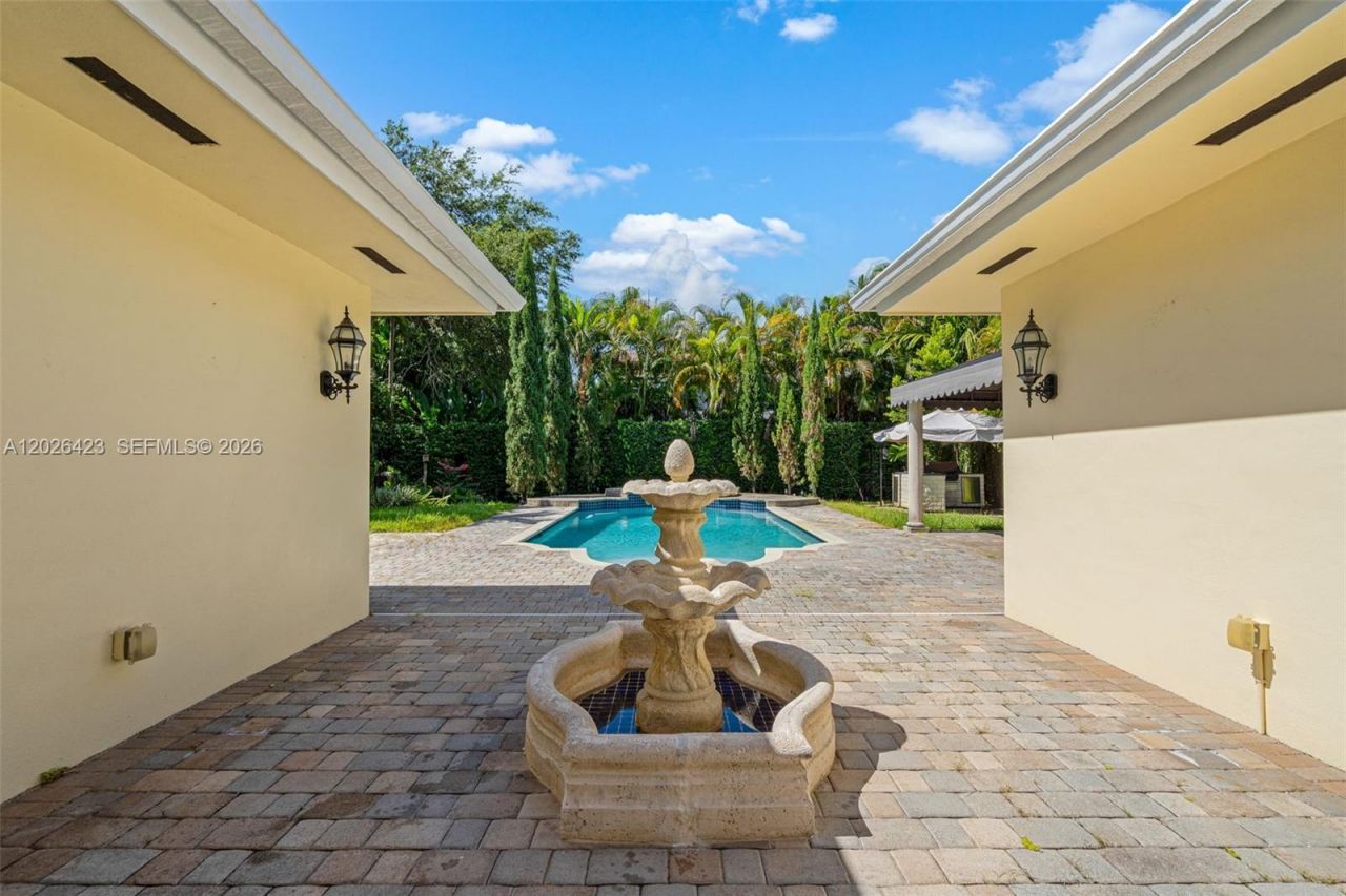 730 NE 116th St , Biscayne Park, FL 33161 Photo