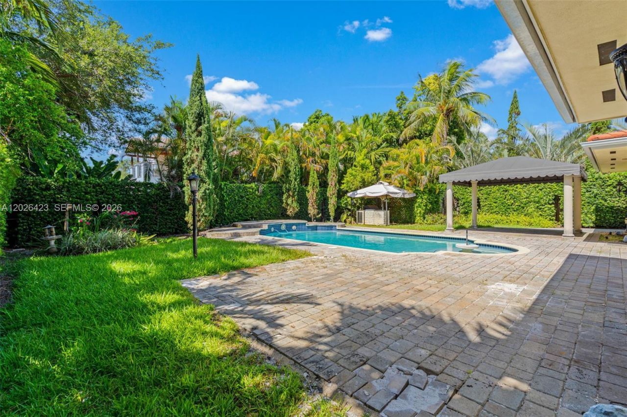 730 NE 116th St , Biscayne Park, FL 33161 Photo