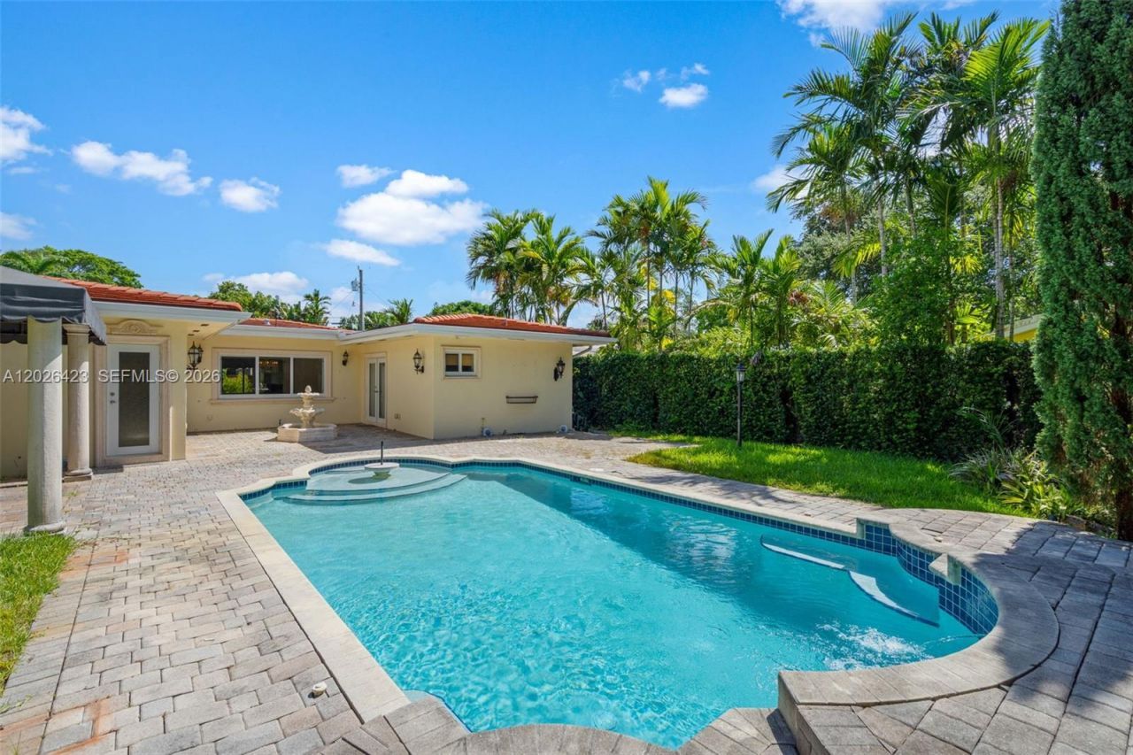 730 NE 116th St , Biscayne Park, FL 33161 Photo
