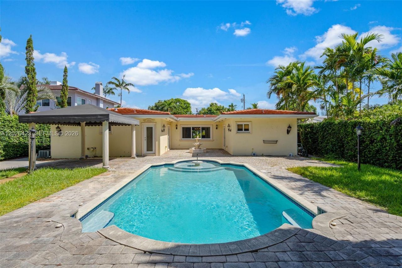 730 NE 116th St , Biscayne Park, FL 33161 Photo