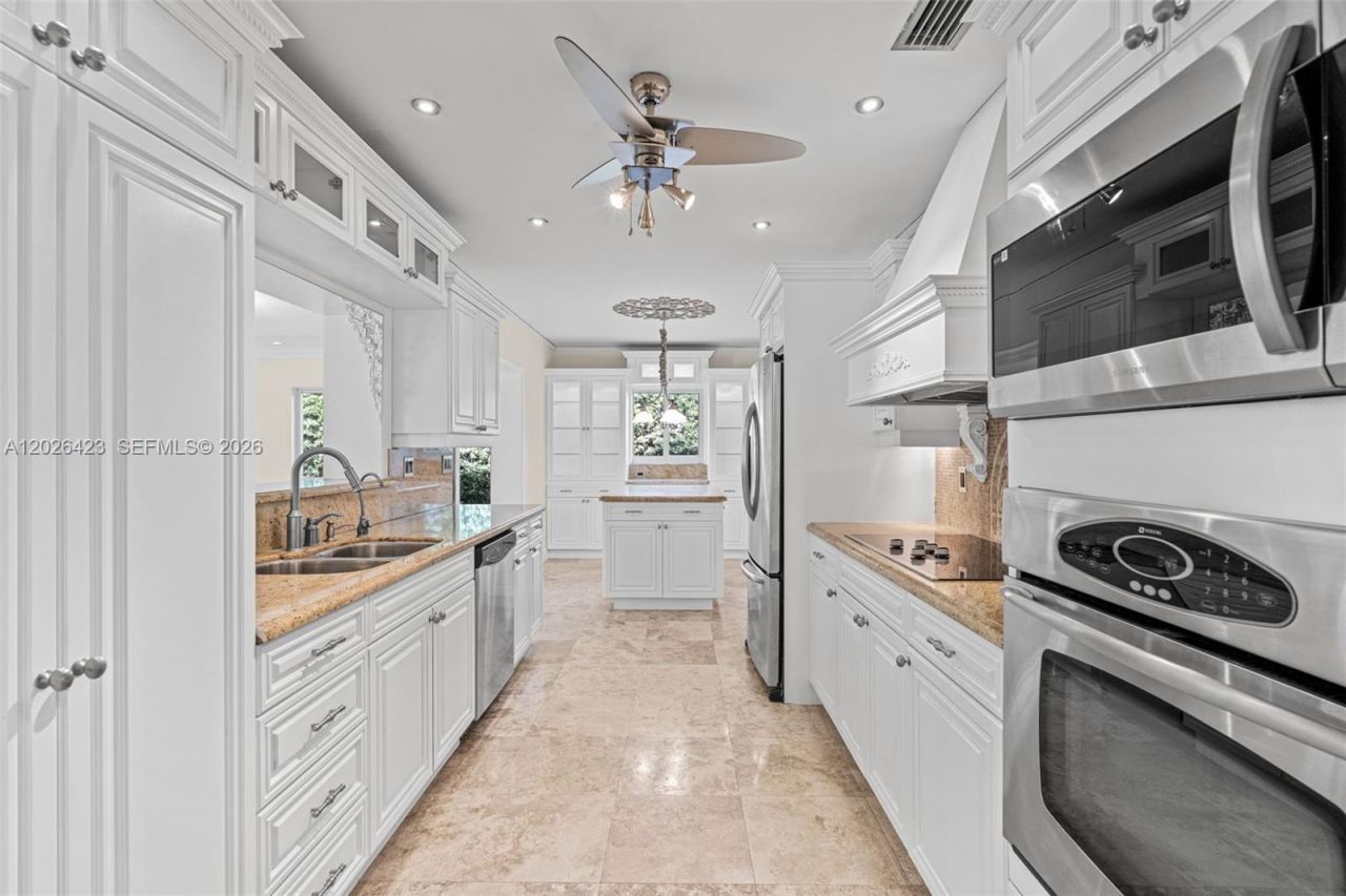 730 NE 116th St , Biscayne Park, FL 33161 Photo