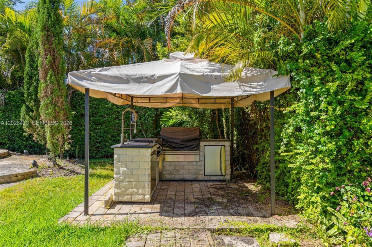 730 NE 116th St , Biscayne Park, FL 33161 Photo