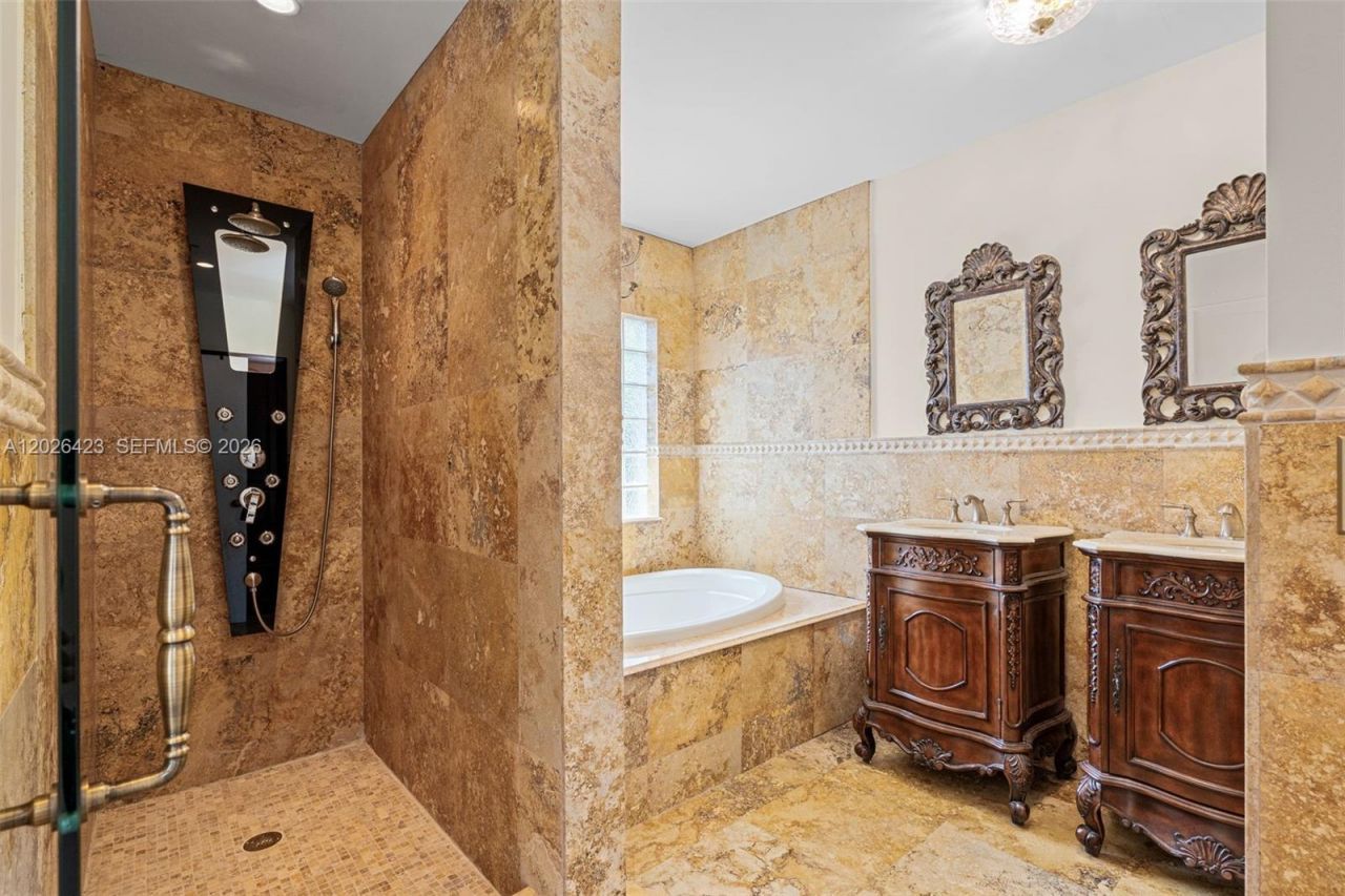 730 NE 116th St , Biscayne Park, FL 33161 Photo