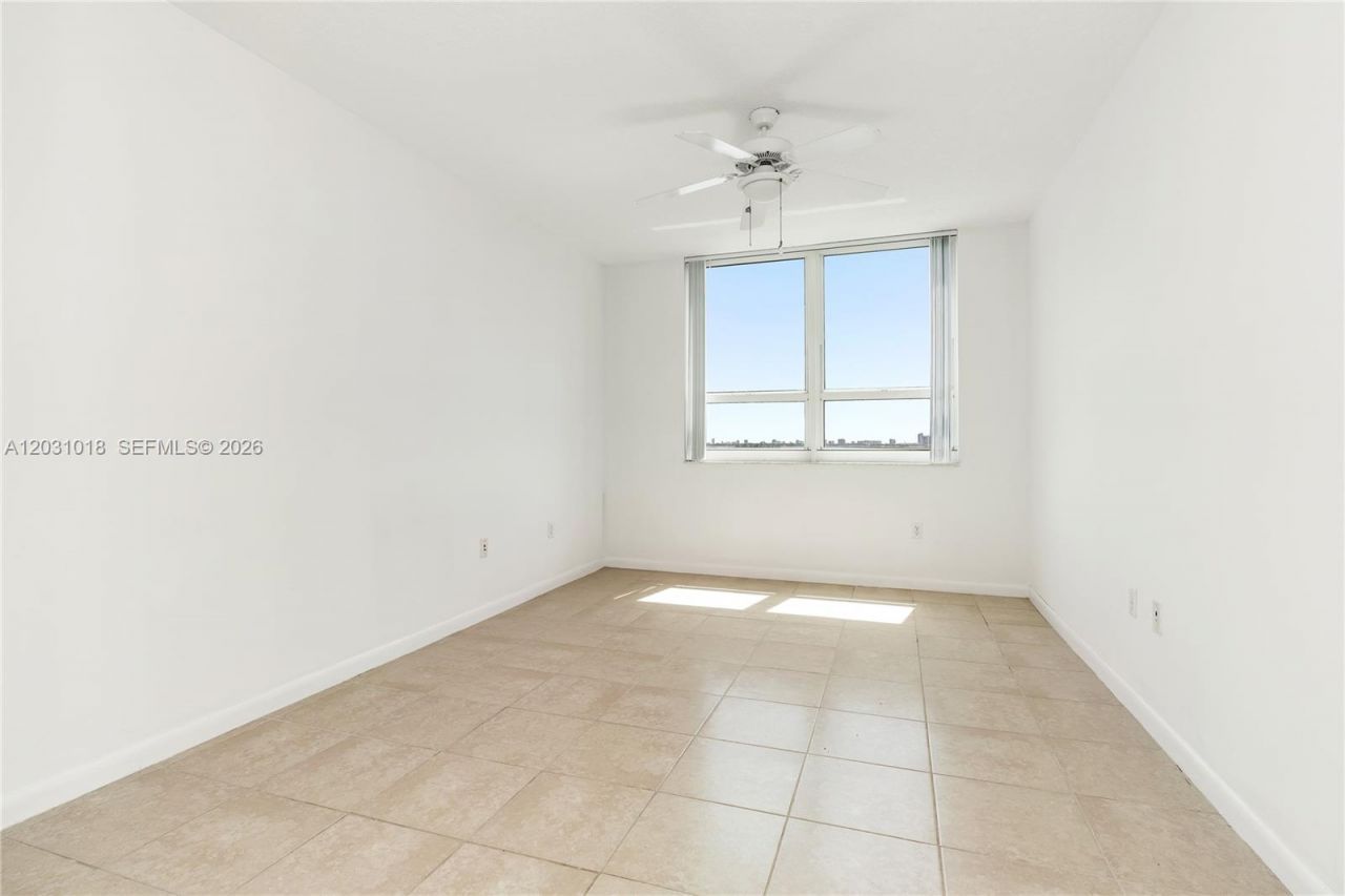 2000 N Bayshore Dr, Unit 420, Miami, FL 33137 Photo