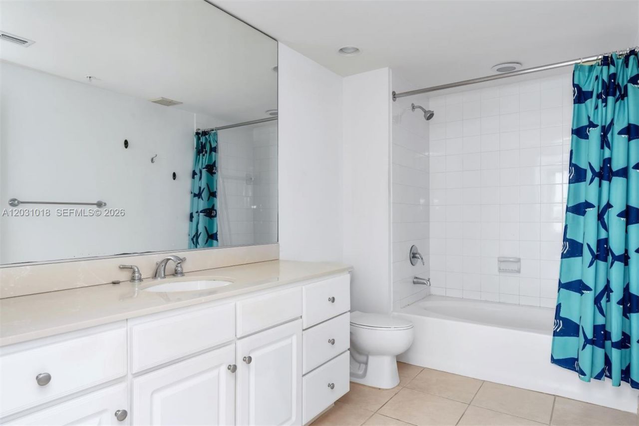 2000 N Bayshore Dr, Unit 420, Miami, FL 33137 Photo