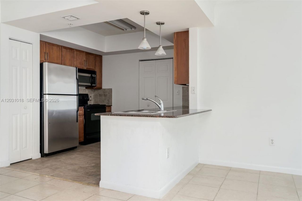 2000 N Bayshore Dr, Unit 420, Miami, FL 33137 Photo