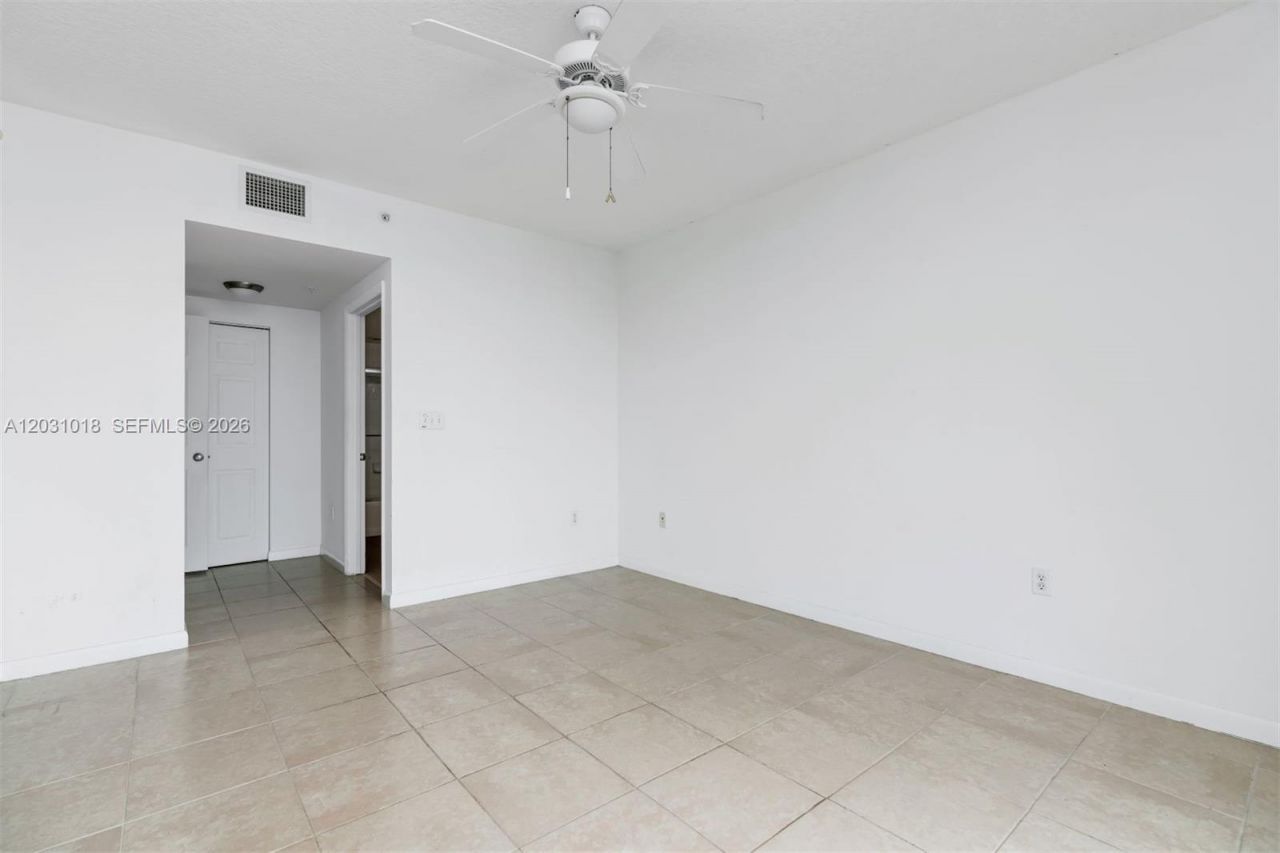 2000 N Bayshore Dr, Unit 420, Miami, FL 33137 Photo