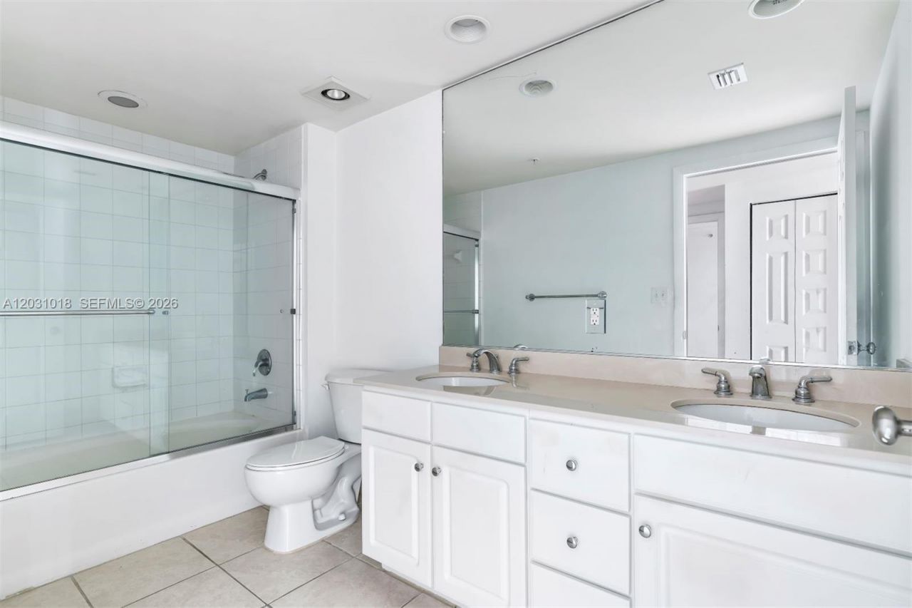 2000 N Bayshore Dr, Unit 420, Miami, FL 33137 Photo