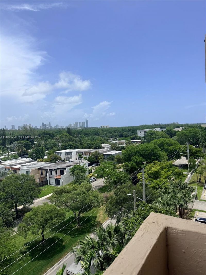 2350 NE 135th St , Unit 802, North Miami, FL 33181 Photo