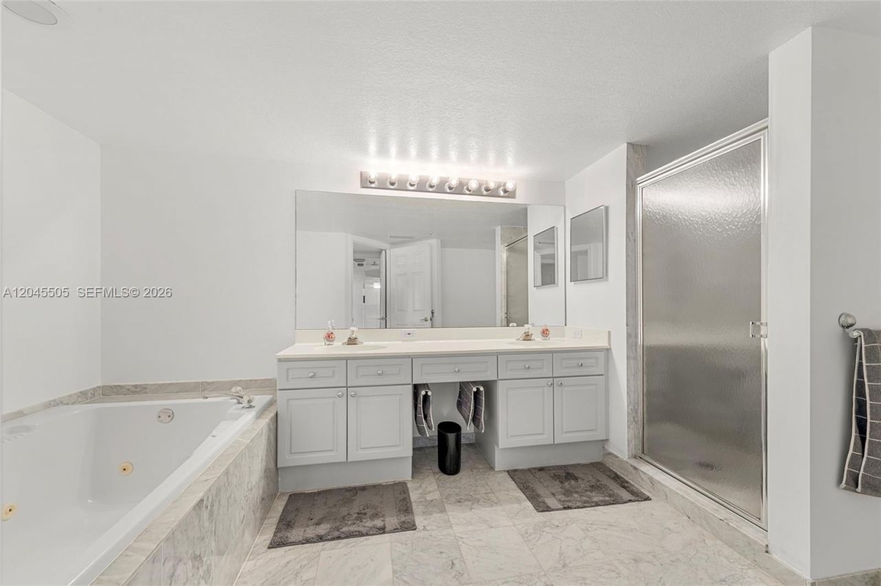 17275 Collins Ave , Unit 804, Sunny Isles Beach, FL 33160 Photo