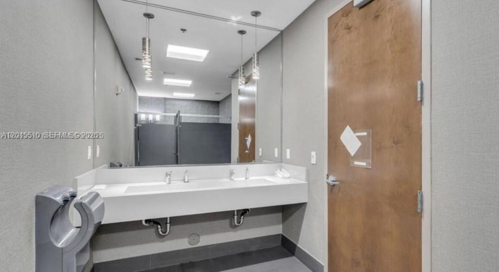 175 SW 7th St , Unit 1212, Miami, FL 33130 Photo