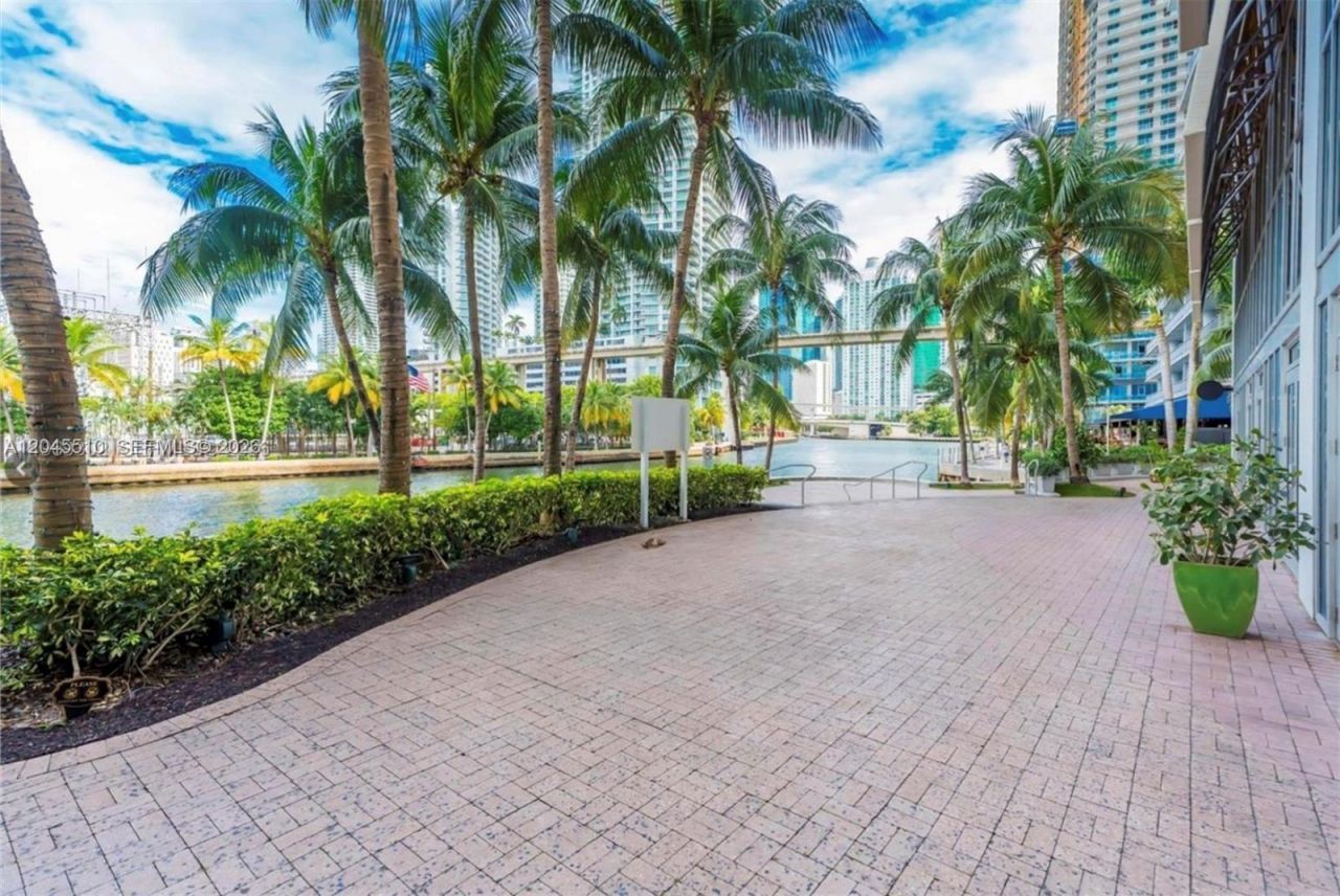175 SW 7th St , Unit 1212, Miami, FL 33130 Photo