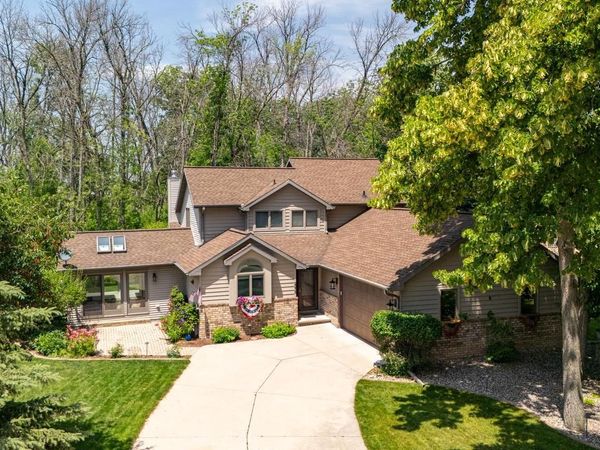 2238 WOODLAWN LANE, Appleton, WI 54914