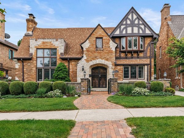 5079 N Lake Dr, Whitefish Bay, WI 53217