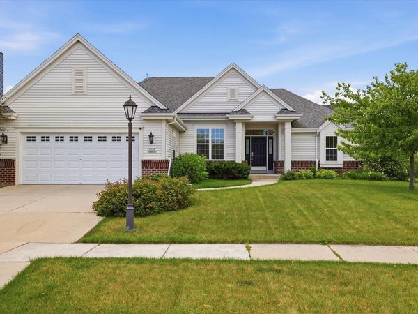 N173W20011 Creekside Dr, Jackson, WI 53037