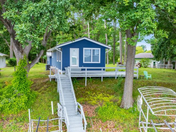 81735 Laguna Beach Park Road, Lawton, MI 49065
