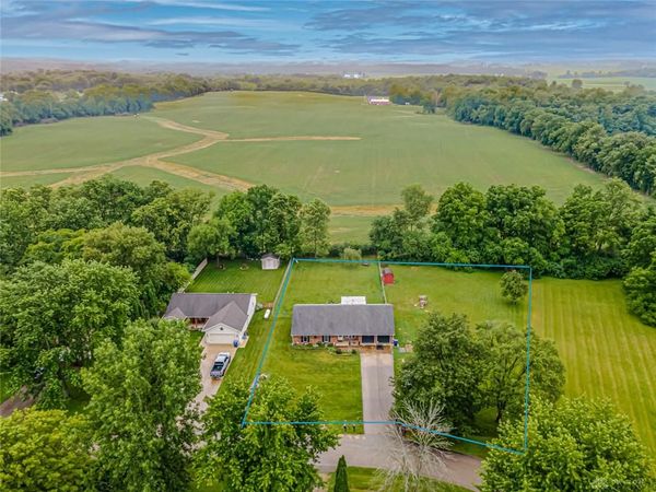 215 Hatchet Drive, Lakengren, OH 45320