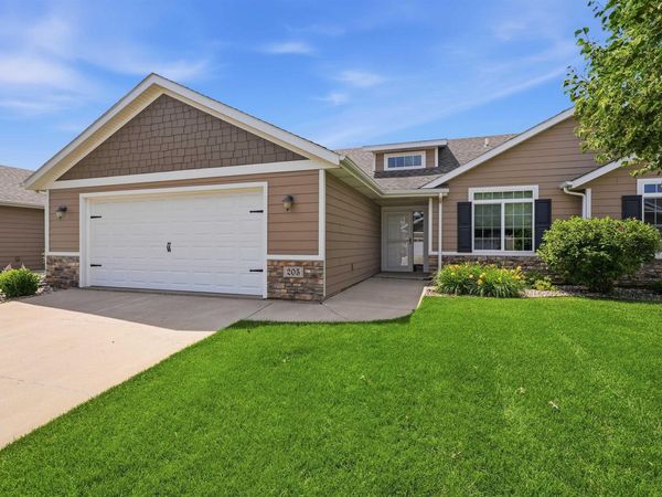 205 E 81st Pl, Sioux Falls, SD 57108