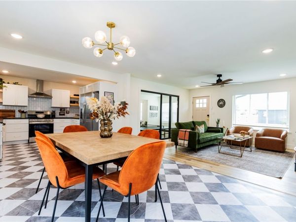 810 NW Carson Drive , Bentonville, AR 72712