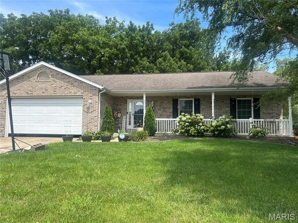4826 Cedar Spring Drive , Highland, IL 62249