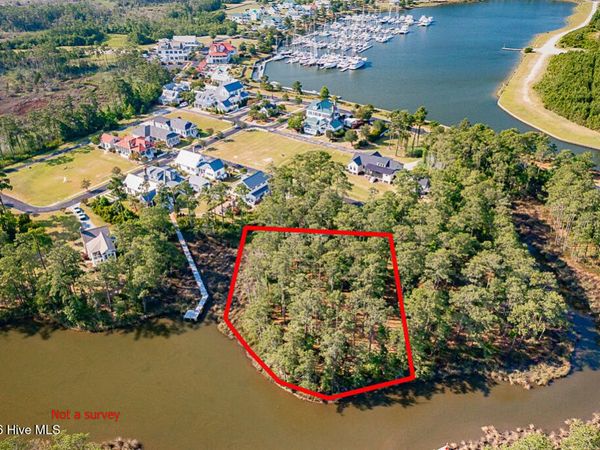 68 Mill Creek Lane , Oriental, NC 28571