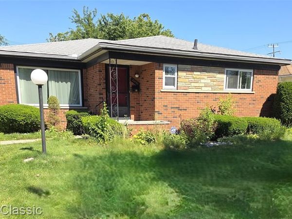 23040 Beverly Street, Oak Park, MI 48237