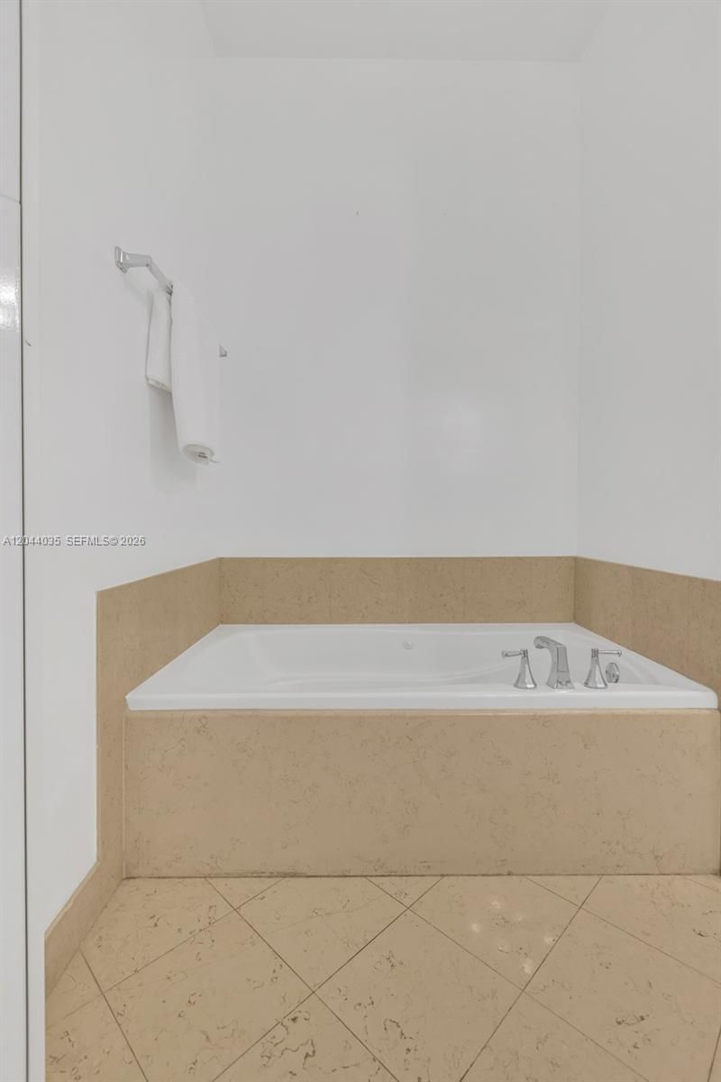 20000 E Country Club Dr, Unit 108, Aventura, FL 33180 Photo