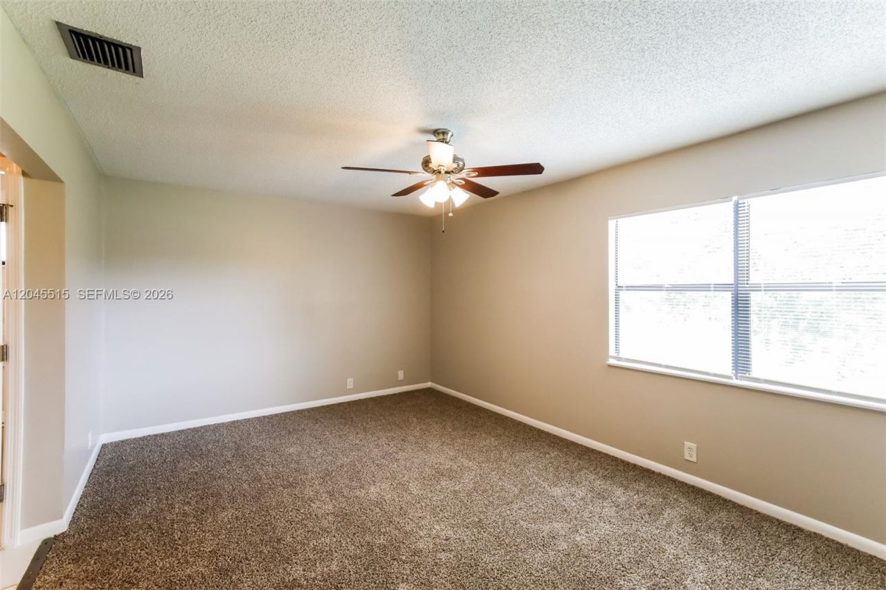 1430 W Sandpiper Cir, Pembroke Pines, FL 33026 Photo