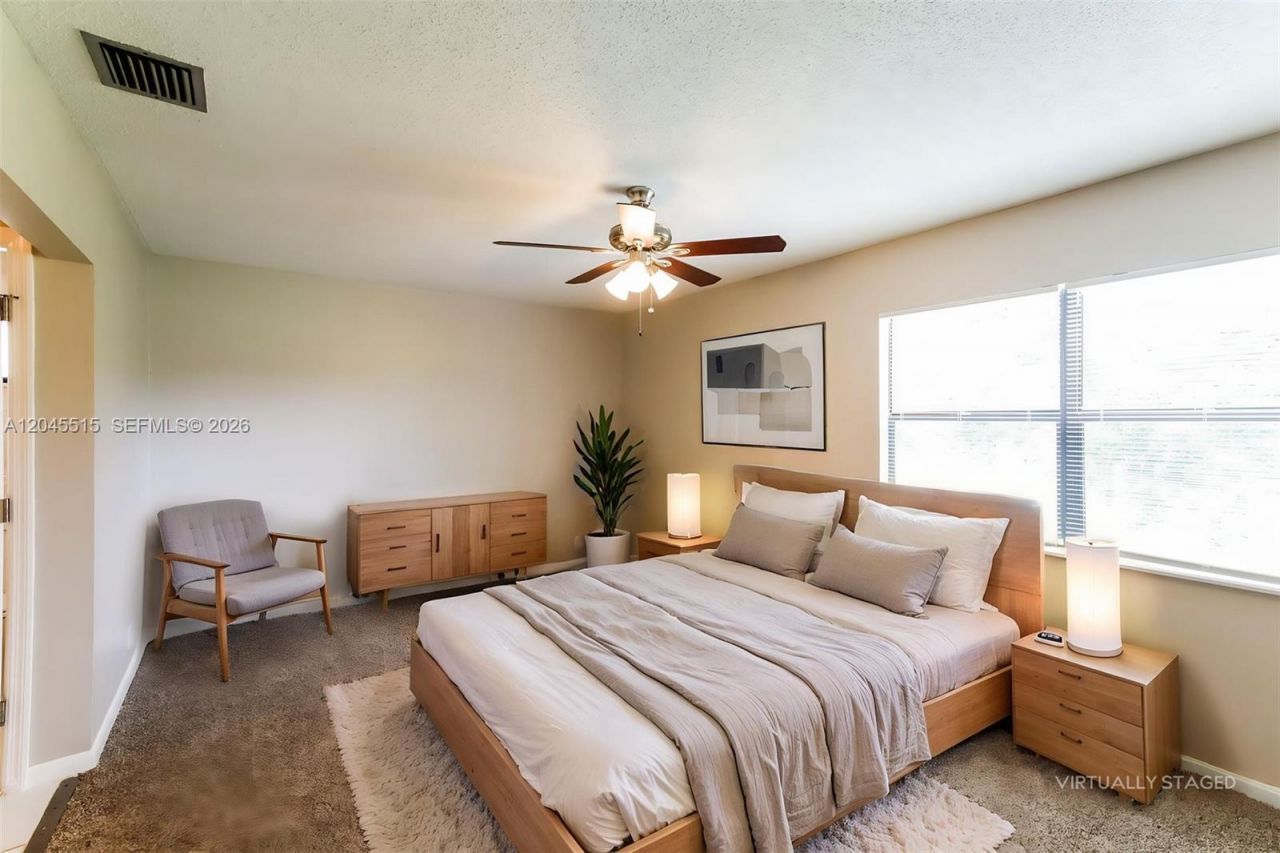 1430 W Sandpiper Cir, Pembroke Pines, FL 33026 Photo