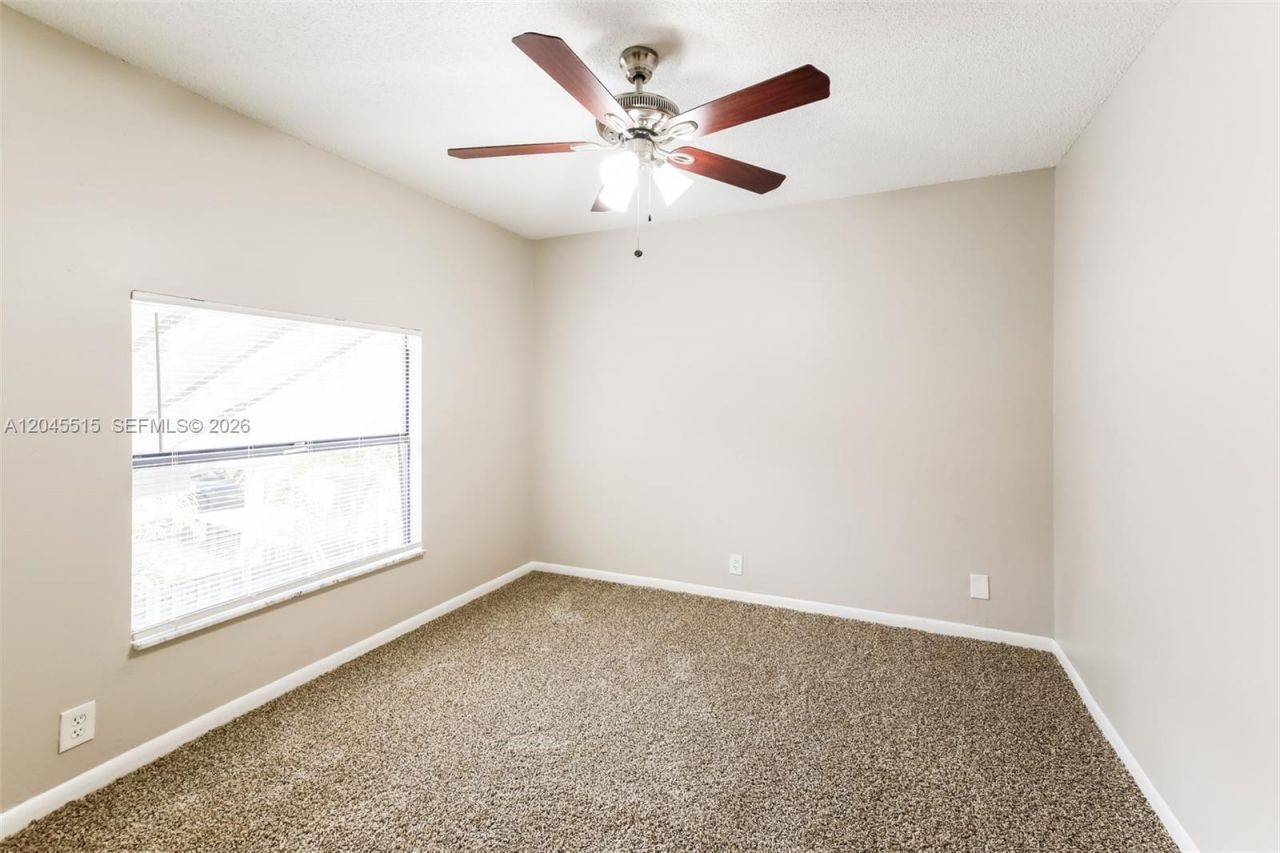 1430 W Sandpiper Cir, Pembroke Pines, FL 33026 Photo