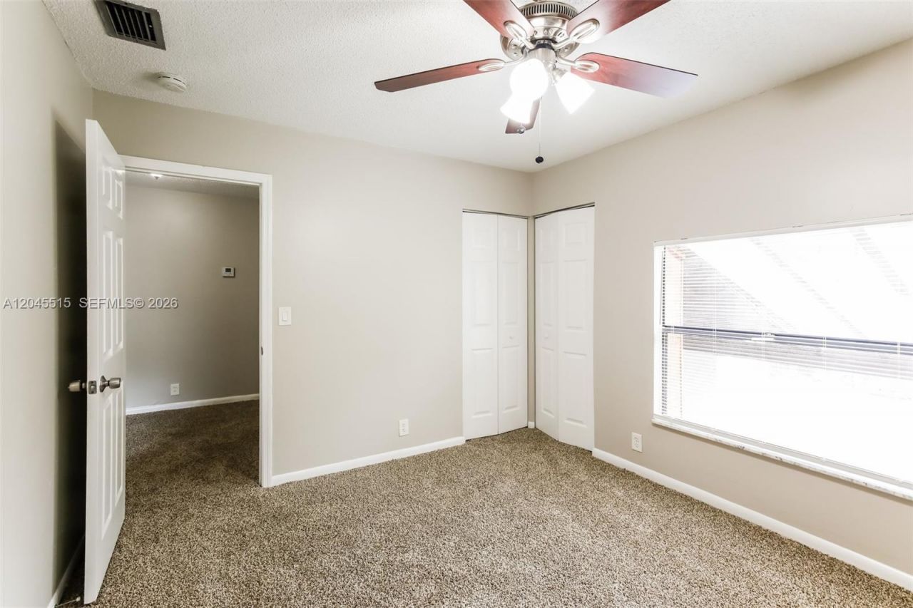 1430 W Sandpiper Cir, Pembroke Pines, FL 33026 Photo