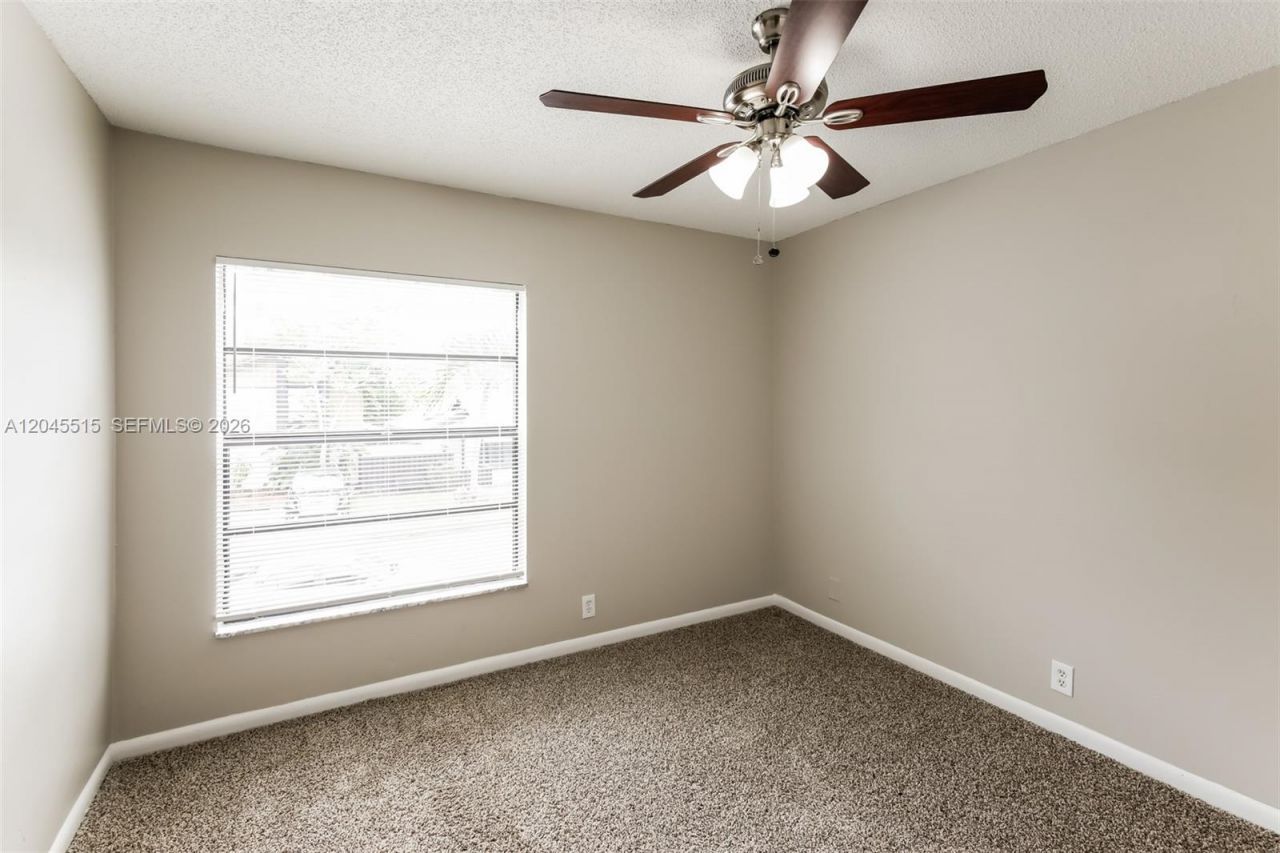 1430 W Sandpiper Cir, Pembroke Pines, FL 33026 Photo