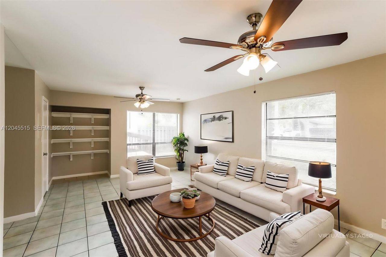 1430 W Sandpiper Cir, Pembroke Pines, FL 33026 Photo