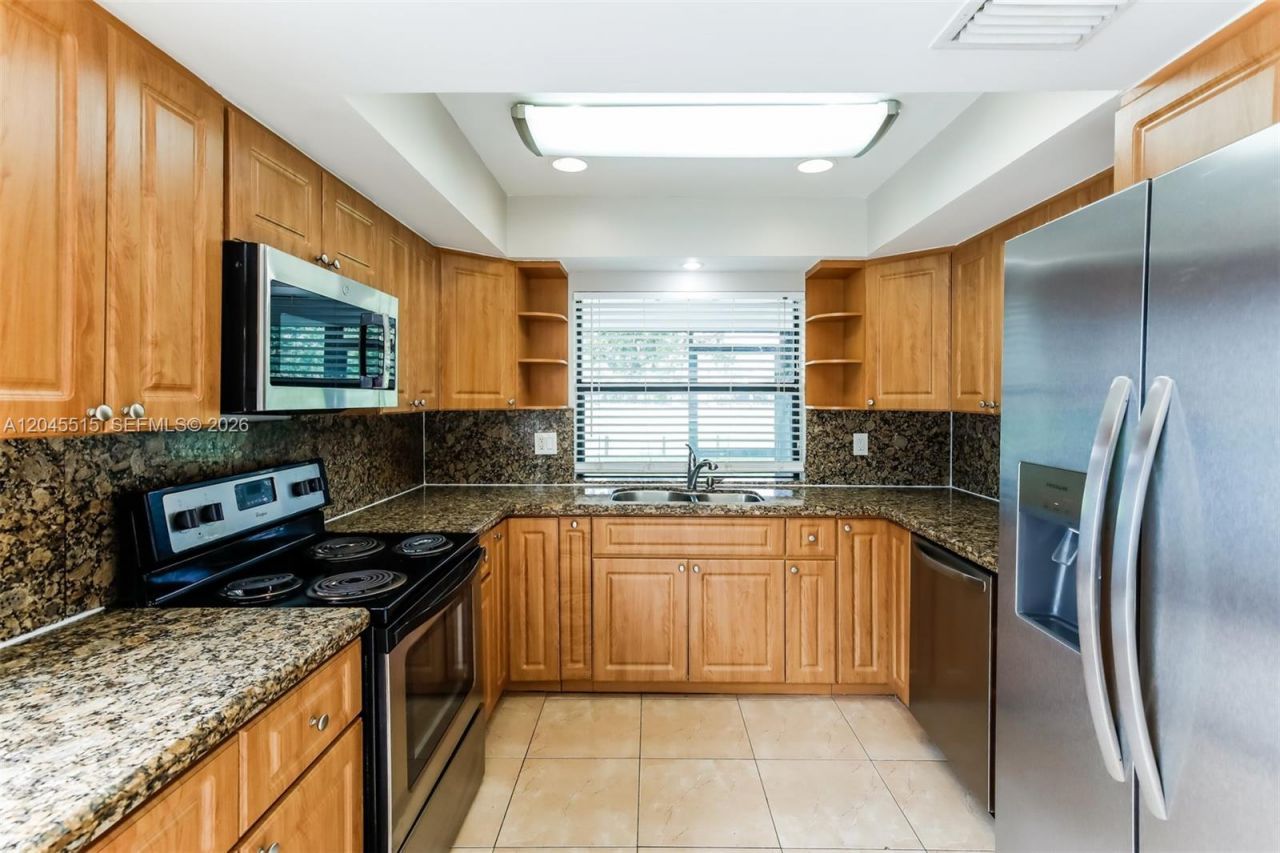 1430 W Sandpiper Cir, Pembroke Pines, FL 33026 Photo