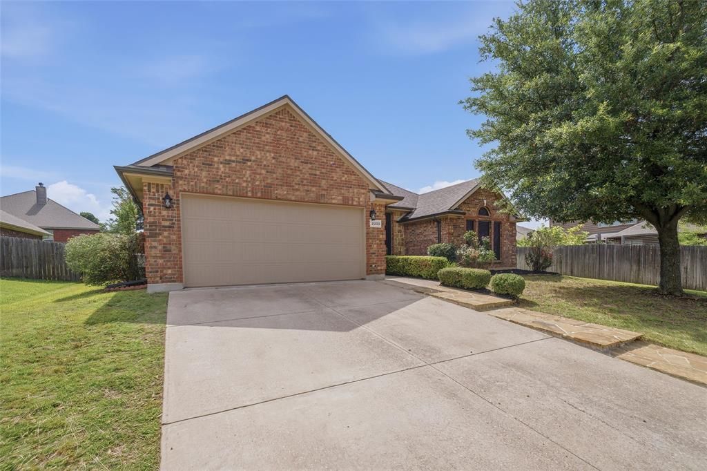 2233 Caroline Drive, Weatherford, TX 76087 Main Photo