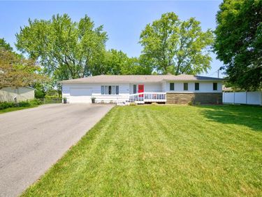44 Castle Acres Dr, Webster, NY 14580